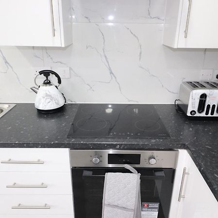 1 Bed Flat, Airport Pick, Drop Available Fibre Broadband, New, Washer Dryer, 10 Mins From City Centre Dartford Exteriér fotografie