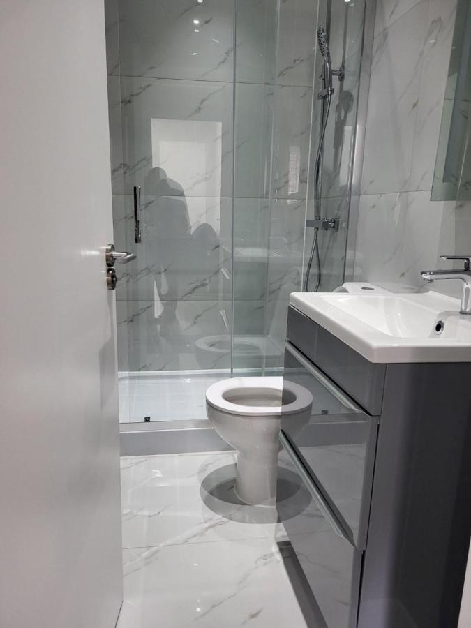 1 Bed Flat, Airport Pick, Drop Available Fibre Broadband, New, Washer Dryer, 10 Mins From City Centre Dartford Exteriér fotografie